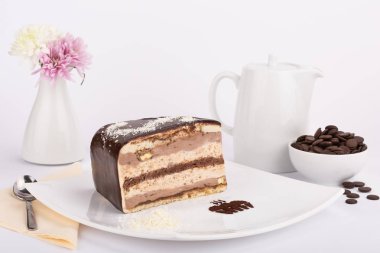 Tablo kek ve çay seti ile servis