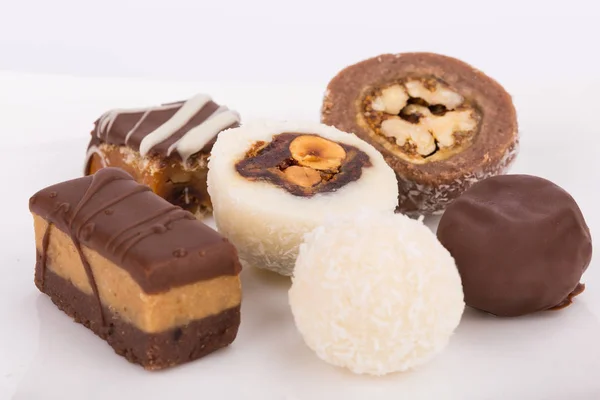 Beyaz arka plan üzerinde izole kek çeşitleri