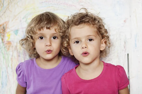 Two Cute Twin Sisters Girls Standing Front Wall Kids Scribbles — Stock Photo, Image