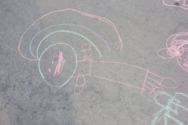 Komik çocuksu çizimler ile asfalt