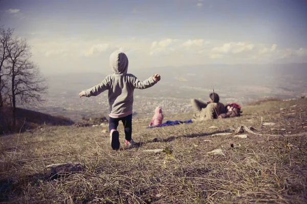Babası dışında dinlenme çocuklu