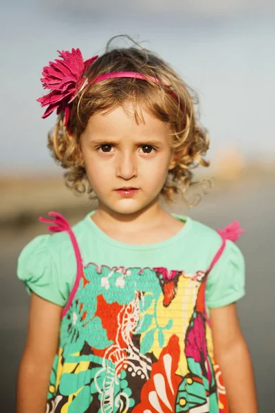 Retrato Niña Vestido Con Diadema — Foto de Stock