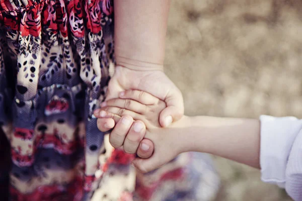 Two Girls Holding Hands Cropped View — Stock Photo, Image