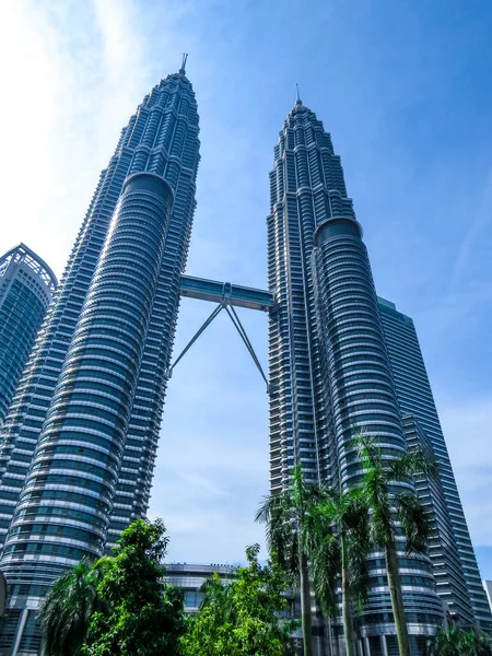 Petronas İkiz Kuleleri - Malaisia içinde gökdelenler
