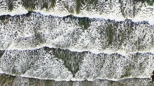 Vista Aérea Aérea Belas Ondas Oceânicas Quebrando — Fotografia de Stock