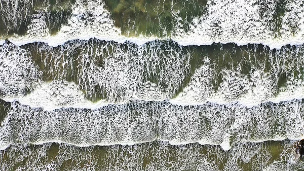 Воздух Над Головой Вид Прекрасных Нарушающих Океан Волн — стоковое фото
