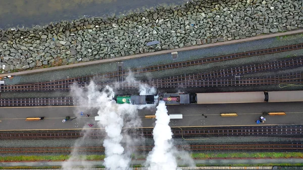 Duman Üflemeye Ile Bir Vintage Buhar Motoru Trenin Havadan Görünümü — Stok fotoğraf