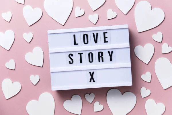 Love story lightbox message with white hearts on a pink background — Stock Photo, Image