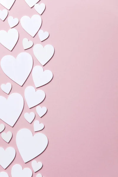 Witte Hartjes Een Pastel Roze Achtergrond Aftelkalender Voor Valentijnsdag Moederdag — Stockfoto