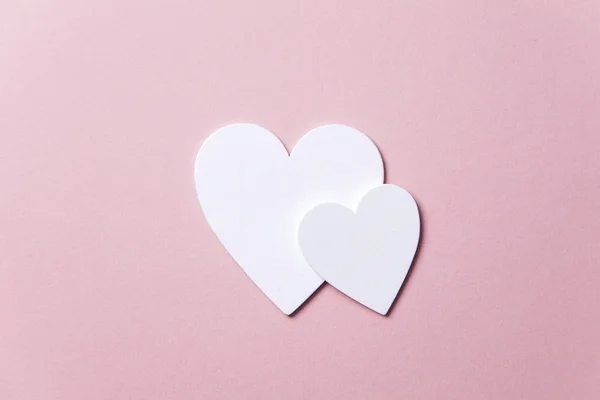 Witte Hartjes Een Pastel Roze Achtergrond Aftelkalender Voor Valentijnsdag Moederdag — Stockfoto