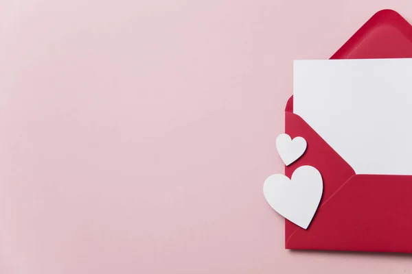 List Miłosny Białe Karty Czerwonej Kopercie Makiety — Zdjęcie stockowe