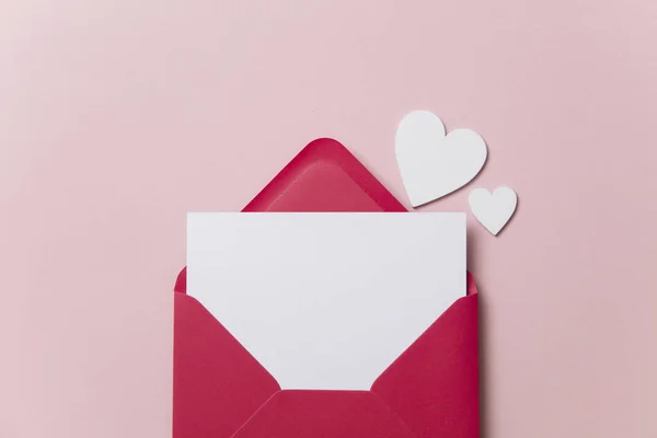 편지입니다 봉투와 카드를 — 스톡 사진