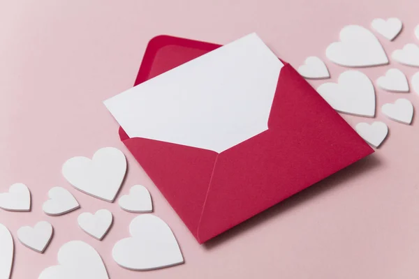 Carta Amor Cartão Branco Com Papel Vermelho Envelope Mock — Fotografia de Stock