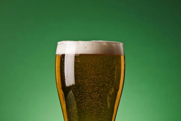 Cerveza Del Día San Patricio Sobre Fondo Verde —  Fotos de Stock