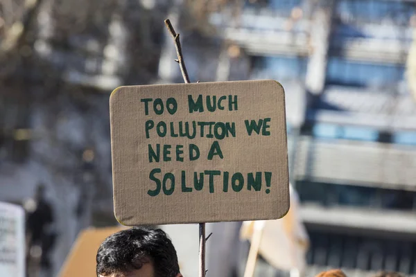 Demonstranten Mit Klimawandel Transparenten Bei Einem Protest — Stockfoto