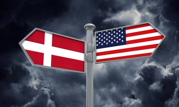 Bandeira da Dinamarca e América se movendo em direção diferente. Renderização 3D — Fotografia de Stock