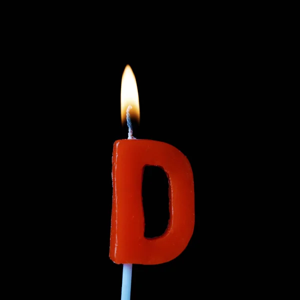 Carta D celebración vela de cumpleaños sobre un fondo negro — Foto de Stock