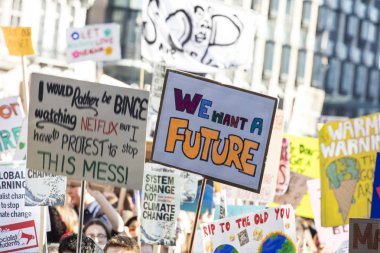 Londra, İngiltere - 15 Şubat 2019: Protestocular Mart İklim için Gençlik grev