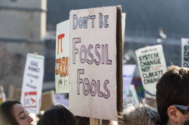 Londra, İngiltere - 15 Şubat 2019: Protestocular Mart İklim için Gençlik grev