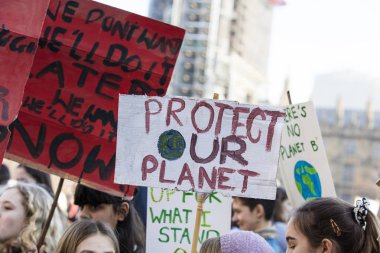 Londra, İngiltere - 15 Şubat 2019: Protestocular Mart İklim için Gençlik grev