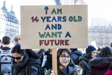Londra, İngiltere - 15 Şubat 2019: Protestocular Mart İklim için Gençlik grev
