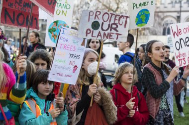 Londra, İngiltere - 15 Şubat 2019: Protestocular Mart İklim için Gençlik grev
