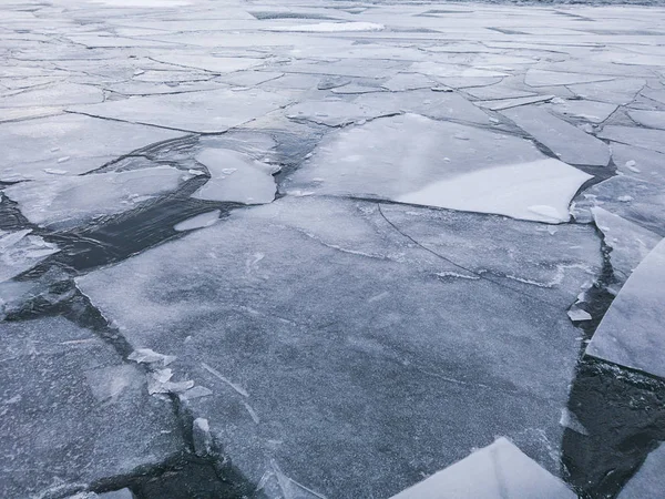 Hielo roto en la superficie del océano. Concepto global de advertencia —  Fotos de Stock