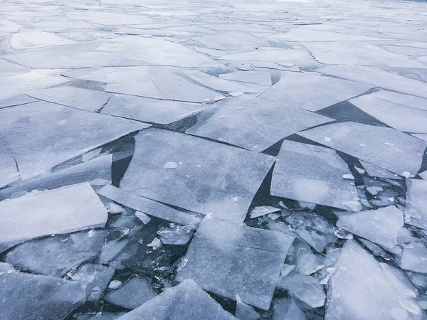 Krakingu lód na powierzchni oceanu. Koncepcja globalnych warnimg — Zdjęcie stockowe