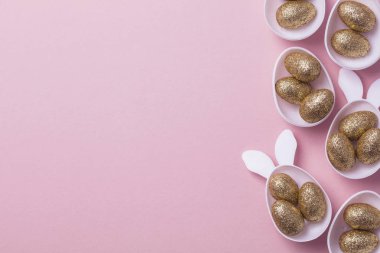 Altın yumurta kulakları ile beyaz bir Paskalya bunny yumurta şeklinde glitter