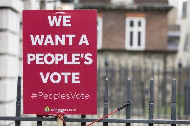 Londra, İngiltere - 13 Mart 2019: Anti brexit destekçileri Westminster protesto