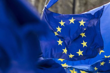 Bayrakları bir brexit uçan Avrupa Birliği'nin Londra'da Mart