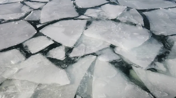 Lód na oceanie, topnienia i pękanie. Zmiany klimatu. — Zdjęcie stockowe