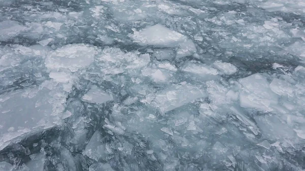 Nahaufnahme des zugefrorenen Ozeans. Schmelzen und Risse. Klimawandel — Stockfoto