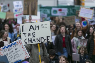 Londra, İngiltere - 15 Mart 2019:Thousands öğrenciler ve genç insanların protesto Londra'da iklim Mart gençlik grev bir parçası olarak