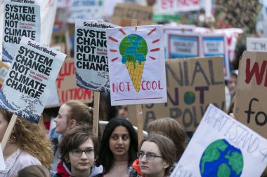 Londra, İngiltere - 15 Mart 2019:Thousands öğrenciler ve genç insanların protesto Londra'da iklim Mart gençlik grev bir parçası olarak