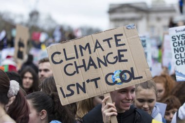 Londra, İngiltere - 15 Mart 2019:Thousands öğrenciler ve genç insanların protesto Londra'da iklim Mart gençlik grev bir parçası olarak