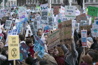 Londra, İngiltere - 15 Mart 2019:Thousands öğrenciler ve genç insanların protesto Londra'da iklim Mart gençlik grev bir parçası olarak