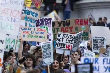 Londra, İngiltere - 15 Mart 2019:Thousands öğrenciler ve genç insanların protesto Londra'da iklim Mart gençlik grev bir parçası olarak