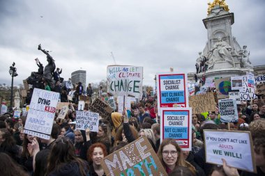 Londra, İngiltere - 15 Mart 2019:Thousands öğrenciler ve genç insanların protesto Londra'da iklim Mart gençlik grev bir parçası olarak