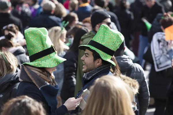 LONDON, UK - March 17th 2019: People celebrate St Patricks day in London — Stock Photo, Image