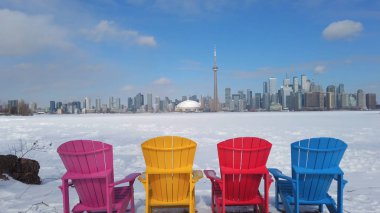 Toronto şehir manzarası görünümünü form Toronto Adaları renkli sandalye ile gördüm