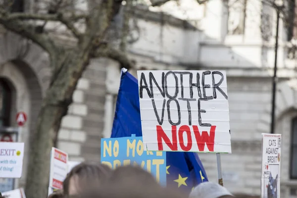 Otra votación ahora, pancarta Anti Brexit en una protesta política en Londres —  Fotos de Stock