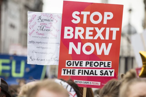 Pare la pancarta del Brexit en una protesta política en Londres —  Fotos de Stock