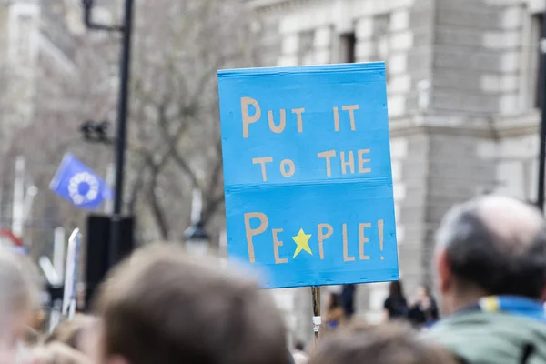 Les partisans de l'anti-Brexit à Londres font campagne pour rester dans l'Union européenne . — Photo