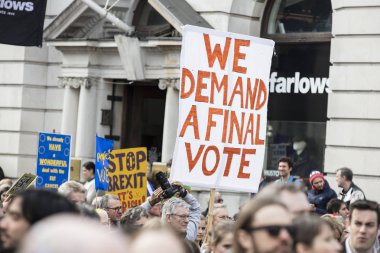 Londra, İngiltere - Mart 23 2019: Anti Brexit destekçileri halklar oylamaya siyasi tarihinde Londra'da Mart