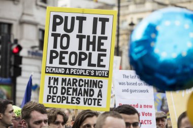 Londra, İngiltere - Mart 23 2019: Anti Brexit destekçileri halklar oylamaya siyasi tarihinde Londra'da Mart