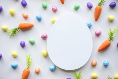 Paskalya renkli yumurta ve havuç Mevsimlik arka plan