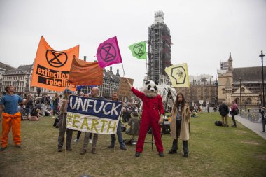 Londra'da afiş ve pankartlarla Yok Oluş İsyanı protestocuları