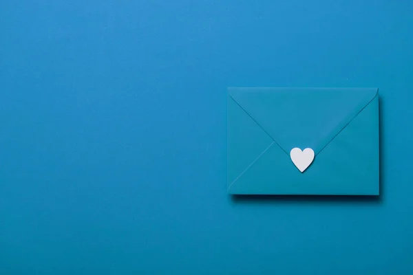 Fathers day letter. Blue envelope with white hearts — Stock Photo, Image