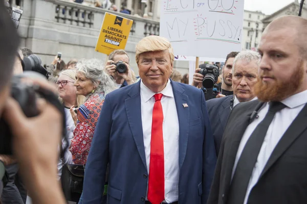 LONDON, UK - June 4th 2019: A Donald Trump lookalike in Trafalgar Square during a political protest — Stock Photo, Image